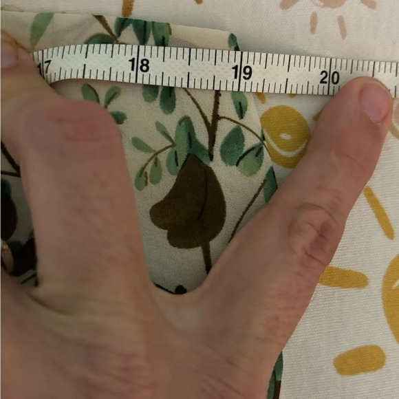 Max Studio Womens Sleeveless Top Birds Butterfly Floral Keyhole neck size small - Picture 9 of 10